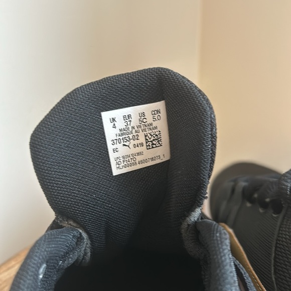 Puma black and gold running shoes - Picture 5 of 5